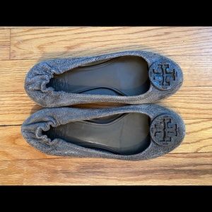 Tory Burch Reva Flats in Grey - size 8